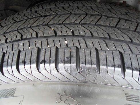 Used 2021 Nissan Rogue SV w/ Premium Package image 19