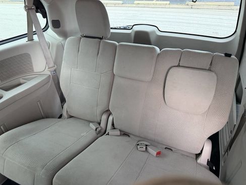 Used 2013 Dodge Grand Caravan American Value Package image 24