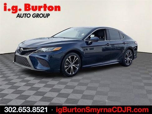 Used 2019 Toyota Camry SE image 3