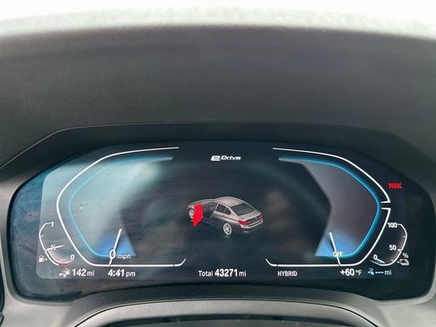 Used 2021 BMW 330e xDrive w/ Premium Package image 31