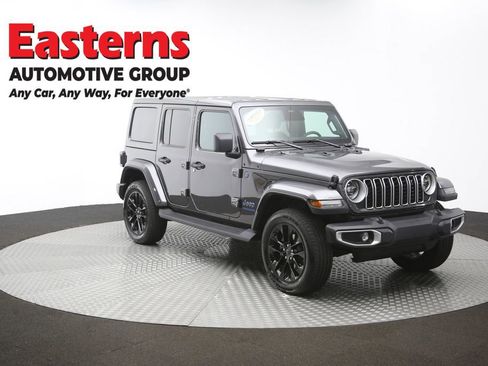 Used 2025 Jeep Wrangler Unlimited Sahara AWD/4WD image 49