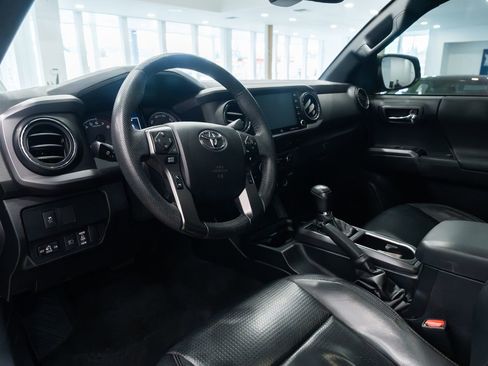 Used 2021 Toyota Tacoma TRD Off-Road image 5