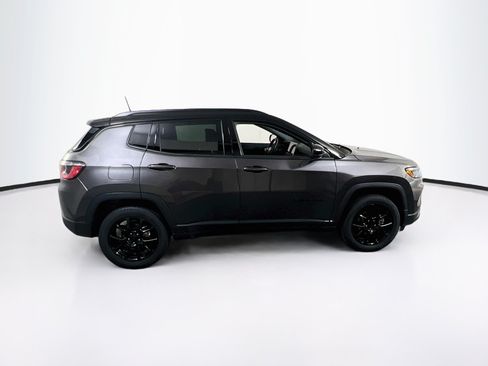 Used 2022 Jeep Compass Latitude w/ Sun and Sound Group AWD/4WD image 4