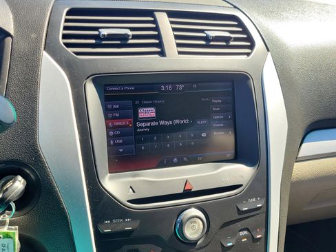 Used 2013 Ford Explorer XLT image 18