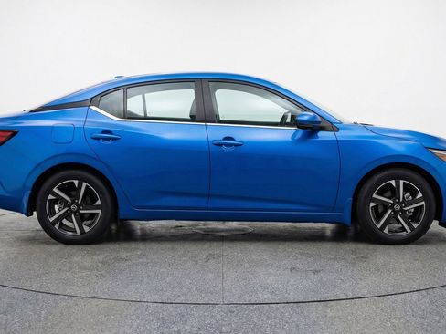 Used 2025 Nissan Sentra SV image 9