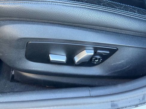 Used 2019 BMW 530i xDrive w/ M Sport Package image 4