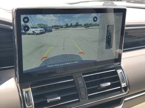 Used 2024 Lincoln Navigator Black Label AWD/4WD image 17