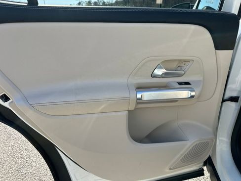 Used 2023 Mercedes-Benz GLB 250 image 29