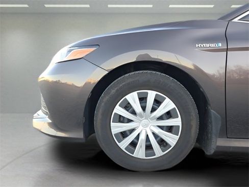 Used 2020 Toyota Camry LE image 14