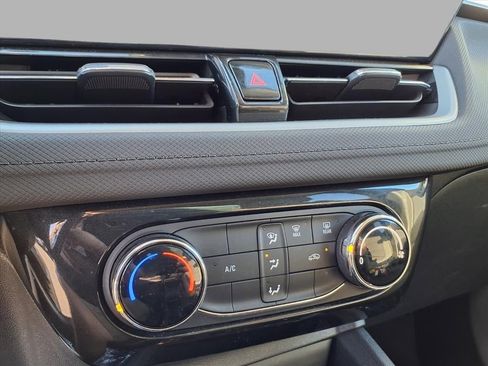 Used 2025 Chevrolet TrailBlazer LT w/ Driver Confidence Package image 7