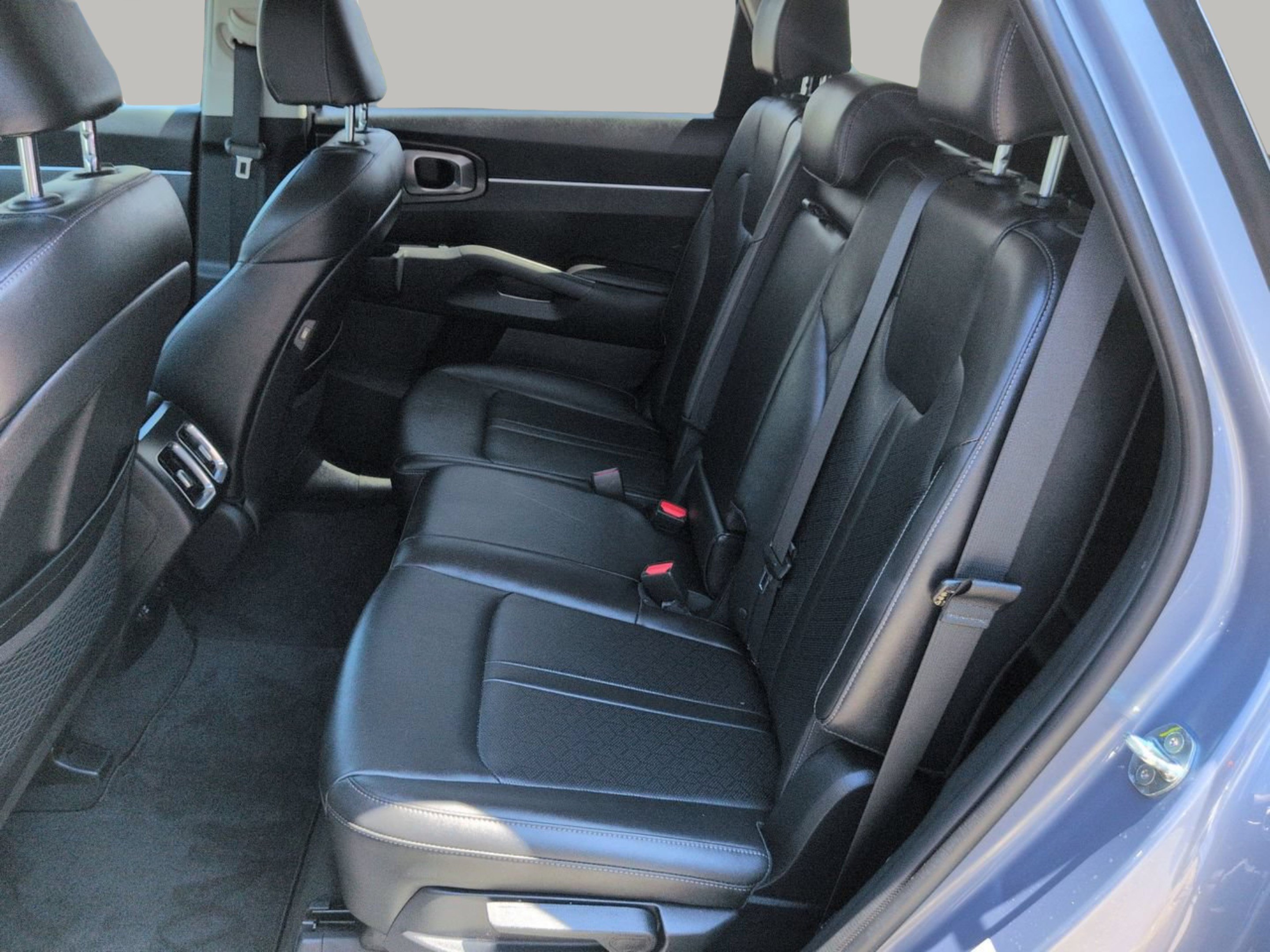 Used 2022 Kia Sorento S FWD image 19