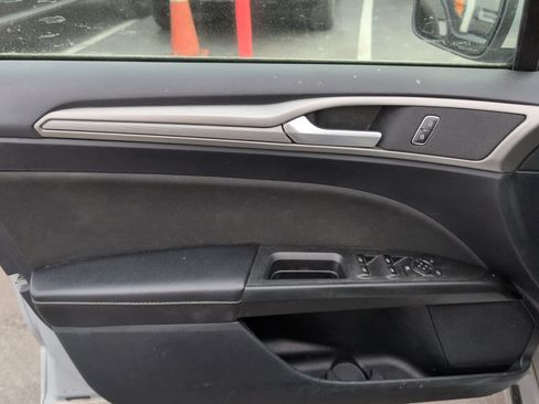 Used 2019 Ford Fusion SE image 11