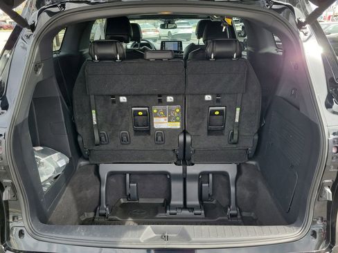 Used 2024 Toyota Sienna XSE w/ XSE Premium Package FWD image 11