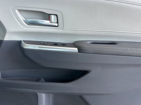 Certified 2024 Toyota Sienna XLE FWD image 21