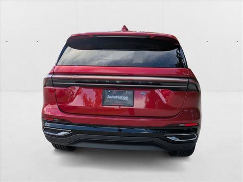 New 2025 Lincoln Nautilus Premier image 9