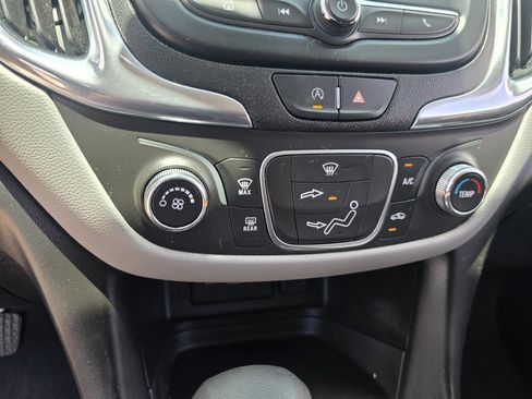 Used 2022 Chevrolet Equinox LS FWD image 20