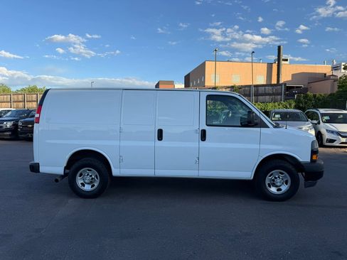 Used 2021 Chevrolet Express 2500 RWD image 8