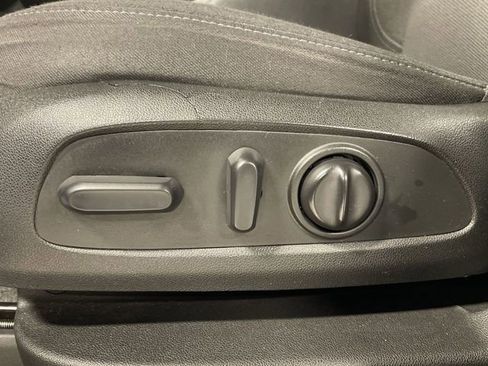 Used 2022 Chevrolet Traverse LT image 12