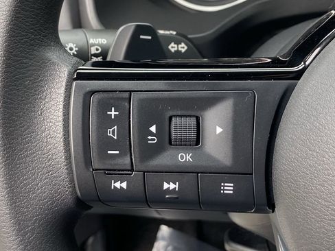 Used 2023 Nissan Rogue SV image 27