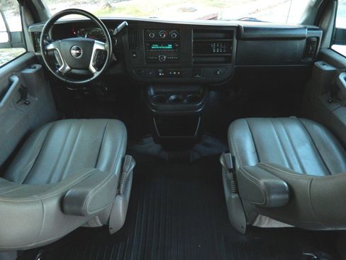 Used 2017 GMC Savana 2500 image 18