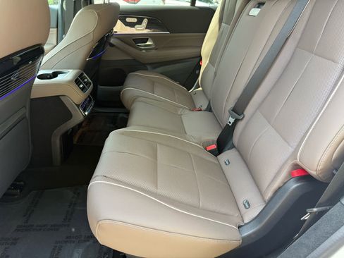 New 2025 Mercedes-Benz GLS 580 4MATIC image 11