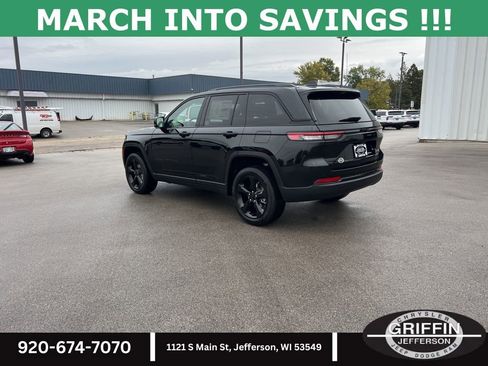 New 2025 Jeep Grand Cherokee Limited w/ Luxury Tech Group II image 16