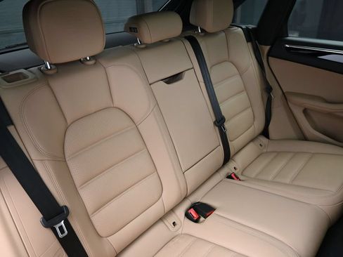 Certified 2025 Porsche Macan AWD/4WD image 29