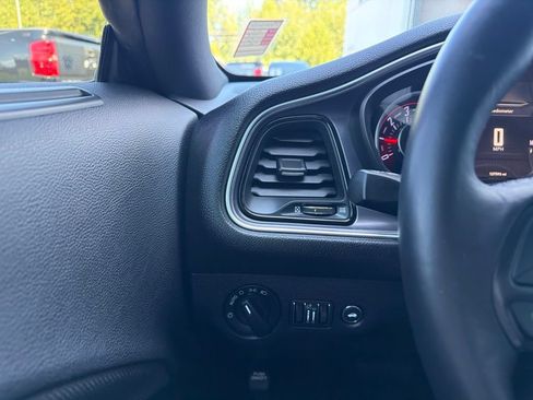 Used 2015 Dodge Challenger SXT RWD image 15
