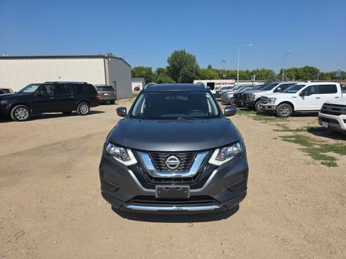 Used 2018 Nissan Rogue SV AWD/4WD image 2