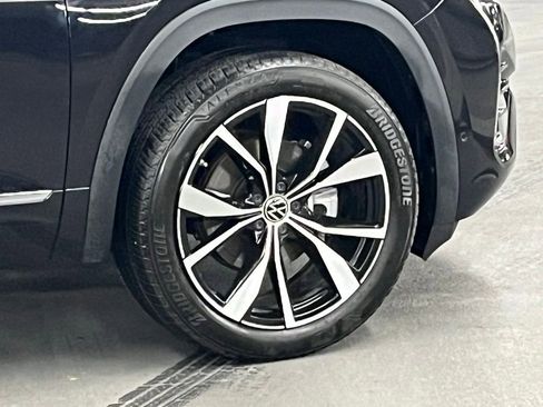 Used 2025 Volkswagen Atlas Cross Sport SEL Premium R-Line AWD/4WD image 42