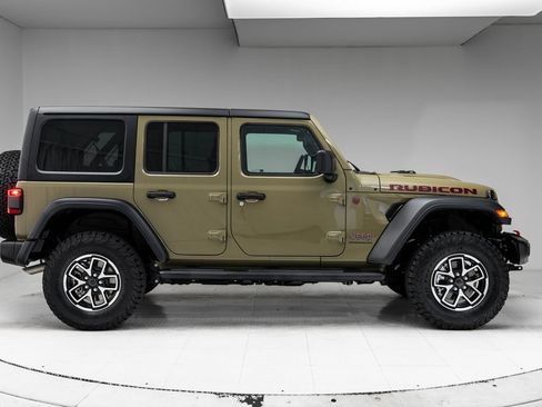 Used 2025 Jeep Wrangler Unlimited Rubicon w/ Convenience Group AWD/4WD image 33