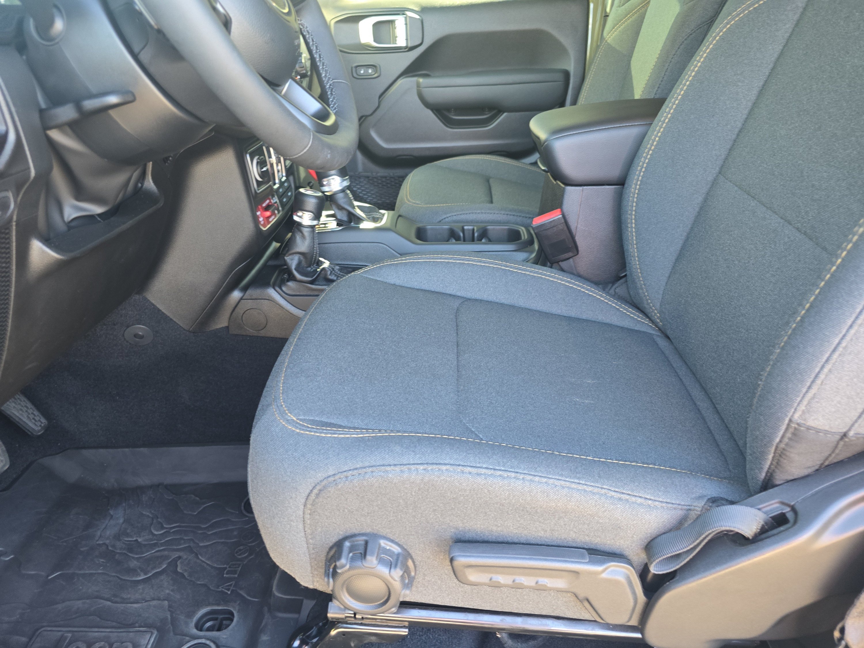 Used 2025 Jeep Wrangler Unlimited Sport AWD/4WD image 27