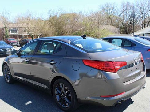 Used 2011 Kia Optima EX w/ Premium Pkg image 8