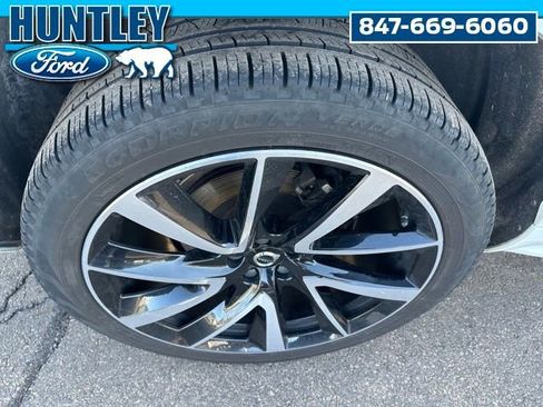 Used 2022 Volvo XC90 T6 Momentum w/ Advanced Package image 8