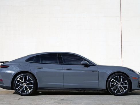Used 2025 Porsche Panamera 4 w/ Premium Package AWD/4WD image 60