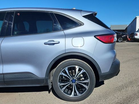 Used 2022 Ford Escape SE w/ SE Sport Appearance Package FWD image 9