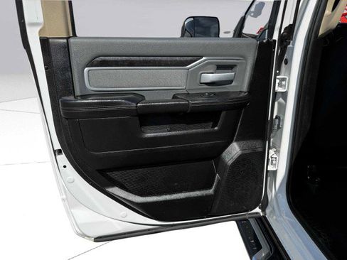 Used 2019 RAM 3500 Big Horn image 43