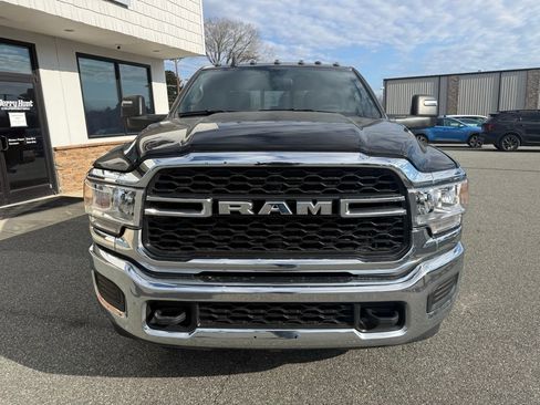 Used 2024 RAM 3500 Tradesman w/ Chrome Appearance Group image 9