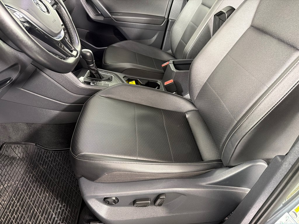 Used 2019 Volkswagen Tiguan SEL FWD image 12