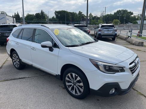 Used 2019 Subaru Outback 2.5i Touring image 3