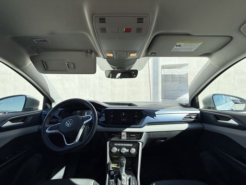 Certified 2024 Volkswagen Taos SE w/ MDO Package image 6