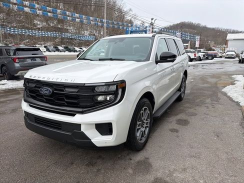 New 2026 Ford Expedition Active image 6