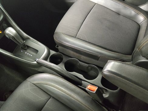 Used 2019 Chevrolet Trax LT w/ LT Convenience Package image 26