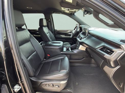 Used 2024 Chevrolet Suburban LT RWD image 10