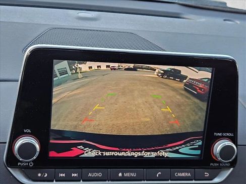 Used 2025 Nissan Altima 2.5 SV FWD image 13