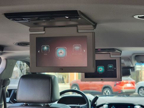 Used 2019 Chevrolet Suburban Premier image 18