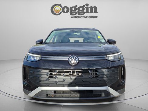 Used 2025 Volkswagen Tiguan SE FWD image 8
