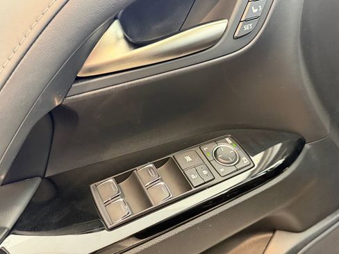 Used 2019 Lexus LX 570 4WD w/ Luxury Package image 15