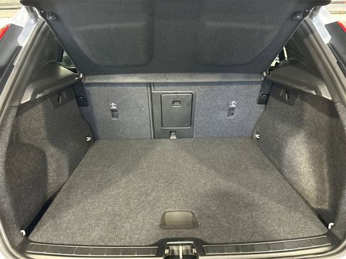 Certified 2025 Volvo XC40 B5 Core image 27