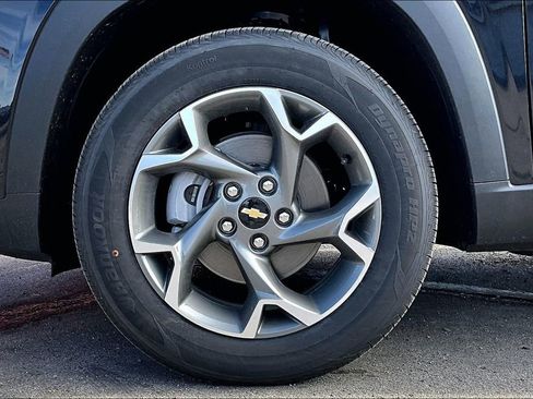 New 2025 Chevrolet Trax LT w/ Driver Confidence Package image 12